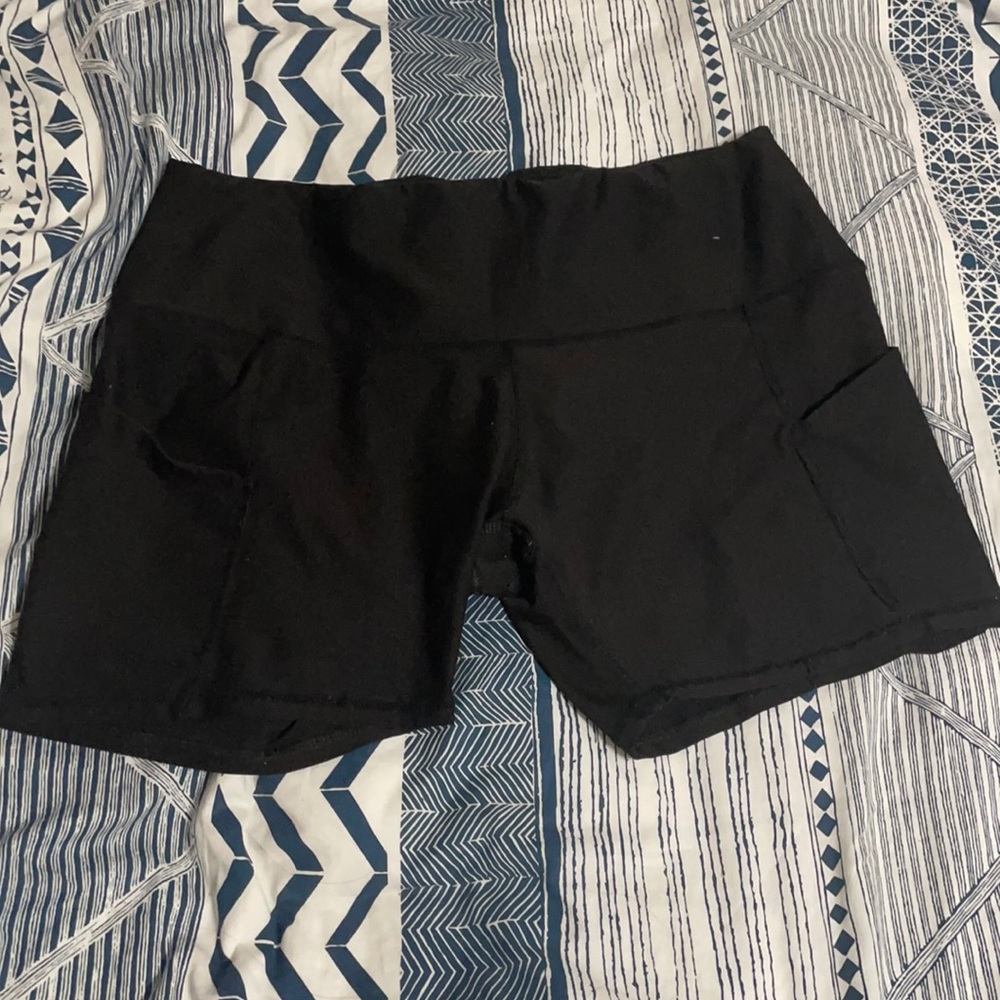 Biker shorts with pockets